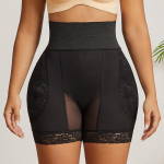 Naiste k&otilde;rge v&ouml;&ouml;kohaga k&otilde;htu kontrollivad hingavast v&otilde;rgust bokserikujulised vormivad p&uuml;ksid, mis t&otilde;stavad puusi XXXL