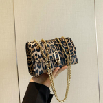 Naiste Leopard Print Mini Flap Crossbody kott Vintage metallist keti rihm Kunstnahast t&otilde;mblukuga &otilde;lakott Trendikas mood v&auml;ike k&auml;ekott daamile 18.5x8x12.5cm kollane