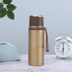 304 roostevabast terasest kruus v&auml;listingimustes autoreisimiseks, suure mahutavusega veetass, k&ouml;is kaasaskantav kaasaskantav tass 800ml must