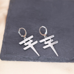 Kinitial Tokio Hotel k&otilde;rvar&otilde;ngad roostevabast terasest Tokio Hotel ripatsi logo Bill Kaulitzi logo s&uuml;mbol k&otilde;rvar&otilde;nga hulgim&uuml;&uuml;k 1