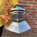 Keskaegne kiiver, Lahinguv&uuml;rsti gooti kiiver, r&uuml;&uuml;tli peakaunistused rollim&auml;ng Halloweeni keskaegse kiivri kost&uuml;&uuml;m cosplay