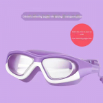 Lastele m&otilde;eldud suured veekindlad uduvastased ujumisprillid koos integreeritud k&otilde;rvatroppidega poistele ja t&uuml;drukutele