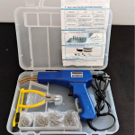 Enimm&uuml;&uuml;dud plastiku parandamise keevituskomplekt: Kaitseraua parandusp&uuml;stol, naelad, vardad ja kuumsulamit&ouml;&ouml;riist