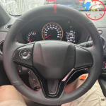 K&auml;sitsi &otilde;mmeldud roolikate libisemiskindlast hingavast nahast Honda Fit City Jazz 2014 2015 HRV HR-V 2016 jaoks Black Thread