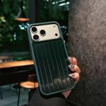 K&otilde;rgklassi &auml;ri alumiiniumisulam RIMOWA pagasikohvri jaoks iPhone 17 Pro Max 16 15 14 jaoks Metallist j&auml;&auml;anduriga tagaplaat Sileda puudutusega 3D laineline triip iPhone 14 Pro kuld