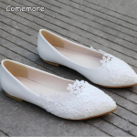 Suurused 35-43 Naiste Valged Pitsist Pulmajalad Terava Ninaga Madala Kontsaga Pruudijalatsid Elegantne Slip-on Loafers Zapatos De Mujer 35 valge
