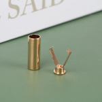 10 tk. isetehtud metallist agletid kingapaelad, silindrilised otsikud, peaotsiku kaitse kuld