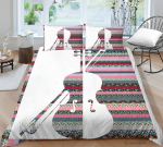 Instrumentimustriga voodipesu &Uuml;he kaheinimesevoodi t&auml;issuuruses kitarriga tr&uuml;kitud padjap&uuml;&uuml;r ja tekikate 2 v&otilde;i 3 pestav kodukaunistus muusikas&otilde;pradele UK Single 135x200cm