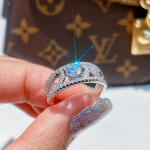 BELLA BOX 50 min, 8-s&uuml;dameline, 8-noolega kaetud PT950 r&uuml;hmakomplekt teemant-simuleeritud Mosani teemant-avamisr&otilde;ngaga naistele Adjustable Opening karmiin