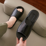 Meeste suured ehtsast nahast lehmavillast sussid - Libisemiskindlad, Suvised kodumugavused, Saadaval pluss suurused 47-48 must