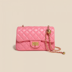 Kuum m&uuml;&uuml;gi nahast kotid Naiste pealmine kiht veisenaha stiil rombiline kett k&otilde;rgeklassiline kaenla all &uuml;lakeha &otilde;lal ristkorpus Length 20cm wide 8cm high 12cm roosa
