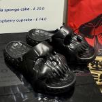 Uus isikup&auml;rastatud pealuu disainiga meeste sussid suvised v&auml;ljas l&otilde;busad uudsed liugurid paksu talla platvorm rannas libisemiskindlad naiste sandaalid 46-47 must