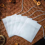 100 TK &uuml;hekordselt kasutatavad teekotid Filterkotid teejoogi jaoks koos String Heal pitsatiga, toidukvaliteediga lausriidest v&uuml;rtsifiltrid teekotid 5x7cm 100PCS