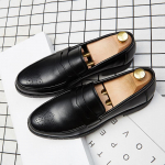 Mood Kevad ja S&uuml;gis Uued Mustad Loafers Meeste nikerdatud nahast kingad Mood vabaajajalatsid &Auml;rimeeste disainerid meeste kingad 38 pruun