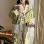 Naise &ouml;&ouml;s&auml;rk uus s&uuml;gis-talvine korallsamet ja sametine paks soe hommikumantel pikas armsas &ouml;&ouml;s&auml;rgis, mida saab kanda v&auml;ljas 2XL