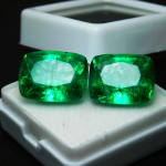 Naturaalne roheline Colombia smaragd 19,63 ct cushion l&otilde;ikega sertifitseeritud lahtine v&auml;&auml;riskivi 13.6 mm approx. roheline