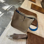 2026 Uus pealmine kiht veisenahk TOGO nahk V&auml;rviplokkidega 22 Yi F Lin kott Unisex Crossbody Piiri&uuml;lene 22.5x20.5x9CM