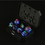 7 tk/komplekt Elektrooniline helendav DND LED-t&auml;ringukomplekt Dungeons and Dragons Liikumisaktiveeritavad pol&uuml;eedrilised t&auml;ringud laadimiskarbiga black