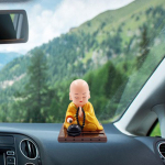 V&auml;ike munk figuur P&auml;ikesetoitega Tantsivad M&auml;nguasjad N&otilde;ksutava Peaga Nukud Bobble Head M&auml;nguasi Auto Kaunistus Buddha Munkade Kuju Lauale Kodu Kaunistamiseks (YELLOW,S) kollane