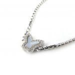 Les Tr&eacute;sors De Lily [N0004] &ndash; p&auml;rlvalge 'Butterfly' h&otilde;bedane k&auml;ev&otilde;ru (roodiumiga kaetud) h&otilde;be