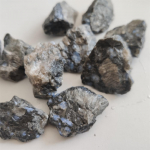 Looduslik glaukofaankivi kristallmineraaln&auml;idised tervendav toorkivi ilus kaunistus kodukaunistuseks energiakivi 100g sinine