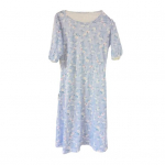 Naiste suvekleit Lilleprinteriga volangidega lahtine &auml;&auml;ris A-jooneline pitsrihm s&auml;&auml;re keskpaigani, &uuml;mmargune kaelus, kitsas k&otilde;rge v&ouml;&ouml;kohaga l&uuml;hikeste varrukatega naiste midikleit L sinine