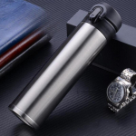 Uued vaakumkolb topelt roostevabast terasest isolatsiooniga tassid meeste ja naiste autoga kaasas k&auml;ivad tassid. 400ml valge