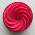 3D-suure keerise kujuga silikoon-v&otilde;i-koogivorm k&ouml;&ouml;gi k&uuml;psetusvormi t&ouml;&ouml;riistad koogipagarivormi jaoks random color