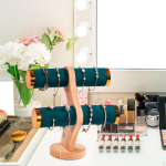 K&auml;ev&otilde;ruhoidja K&auml;ev&otilde;ru hoidja Eraldiseisev kellaraami ehted kapi jaoks beež