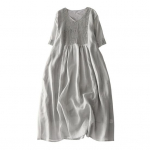 Naiste suvekleit, plisseeritud l&uuml;hikeste varrukatega, &uuml;hev&auml;rviline V-kaelus, avar A-line retrov&auml;rviline kahekihiline pehme hingav midikleit M hall