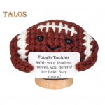 V&auml;ike heegeldatud spordipall positiivse kaardiga puidust alusega kudumine korvpall jalgpall ragbi sulgpall golf nukk stressi leevendav t&ouml;&ouml;laua kaunistus A