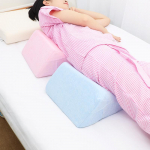 Eakate ja rasedate tugipadi: K&otilde;rge tihedusega kolmnurkne &uuml;mberp&ouml;&ouml;ramispadi voodihaigete hooldamiseks 70 cm