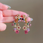 Lilledega integreeritud k&otilde;rva klamber, moekad isikup&auml;rased k&otilde;rvar&otilde;ngad, kerge luksus, k&otilde;rge kvaliteet, peened keskaegsed k&otilde;rvar&otilde;ngad