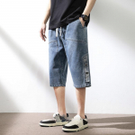 Suvised meeste teksad denim p&uuml;ksid vasikapikkusega vabaaja l&uuml;hikesed p&uuml;ksid pestud puuvill n&ouml;&ouml;riga sirged capri p&uuml;ksid suur suurus 8XL M sinine