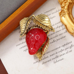 Naiste klassikalised tarretisvaigust maasikaprossid n&ouml;&ouml;pn&otilde;elad moepuuviljad loomingulise disainiga &uuml;likonna kontorin&otilde;elad daamile uusaastakingiks punane