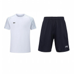 Under Armour v&auml;rviplokkide logoga mitmek&uuml;lgne pusa l&uuml;hikeste varrukatega T-s&auml;rk ja keskmise k&otilde;rgusega l&uuml;hikesed p&uuml;ksid vabaaja spordikomplekt Meeste komplektid 24500509-100+21500201-001 S