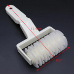 Plastikust v&otilde;rerulliga l&otilde;ikur Taignal&otilde;ikur Pirukas Pizza k&uuml;psised T&otilde;mmake v&otilde;rk Nuga K&uuml;psetus saiat&ouml;&ouml;riistad K&ouml;&ouml;gitarvikud