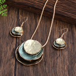 Mitmekihilised ripatsehted Vintage Boho ehete komplekt tsingisulamist emailiga mitmekihiline &uuml;mmargune ripats kaelakee ja k&otilde;rvar&otilde;ngad Elegantne moeaksessuaar Matches the image