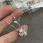 Neljalehine Ristikivi Jade Kaelakee &ndash; Looduslik Elegantsus, Ajatu &Otilde;nn premium edition brown