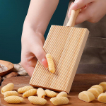 Puidust v&otilde;ilaud ja paprikad Puidust Garganelli plaat Naturaalsest puidust Praktiline Pasta Gnocchi Makaroniplaat K&auml;sitsi valmistatud onesize