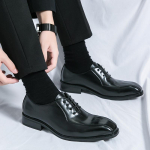 Uued lakoonilised pruunid &auml;rile sobivad nahast kingad Meeste paeladega kingad Vabaaja Itaalia stiil Kontori vabaajajalatsid Jalatsid Zapatillas 43 must