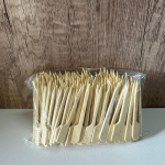 Interneti kuulsus karamelliseeritud viirpuumarjad ja bambusest varrased odeni, grillimiseks, v&uuml;rtsika kuuma poti jaoks, k&auml;epidemetega