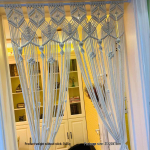 K&auml;sitsi kootud puuvillan&ouml;&ouml;r vaip uksekardin: P&otilde;hjamaade boheemlaslik stiil kodukaunistuseks 100x200CM with telescopic rod