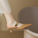 Naiste Kitten Heels Muulad Kuldsete Neetidega Terava Ninaga Suvised Sandaalid Moodsad Beežid Daamide Vabaaja Keskmise Kontsaga Kingad 34