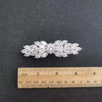 SLBRIDAL Luksuslik Trendikas K&uuml;&uuml;nisega Kinnitusega Kuupmeetria Tsirkooniumiga Pruudi Juuksehari PulmaPeakatted Naistele T&uuml;drukute Ehted Juukseaksessuaarid Hair Clip h&otilde;be