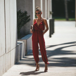 Naiste vabaaja p&uuml;ksid, v&auml;rvilised varrukateta V kaelarihmaga kombinesoon S veinipunane v&auml;rv