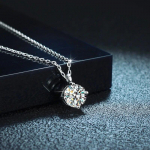 1CT D v&auml;rvi p&auml;ris moissaniidist ripats kaelakee klassikaline nelja k&uuml;&uuml;nisega ripats 925 h&otilde;bedast peen ehe naistele kingitus 5.0mm 0.5ct D Color