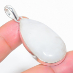 Natural Rainbow Moonstone Gemstone 925 Sterling Silver Pendant 2.05 k8i44