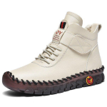 Naiste Briti stiilis k&otilde;rged talvesaapad sametvoodriga soojaks. Saadaval on takjakinnisus, igap&auml;evane disain ja suured suurused. 38