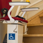 2 tk puudega inimese m&auml;rgi puuetega inimeste liikumispuudega inimeste parkimisauto kleebis PVC-kleebis autole